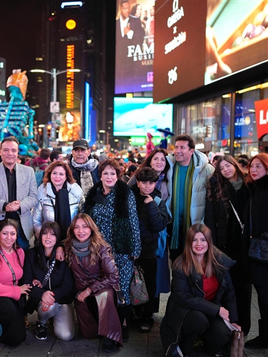 رقصة لبلبة ولقاء ليلى علوي وميني ماوس والغوريلا جولة النجوم في شوارع نيويورك