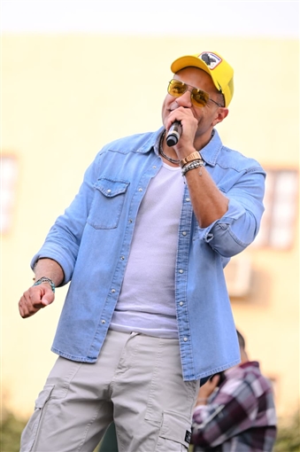 فريق واما يستقبل الطلاب الجدد بـ: فاطومة و يا قلبي و نجمة معدية 