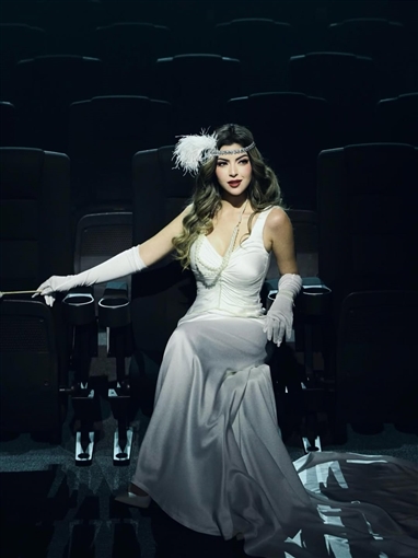 ميرنا جميل بلوك نجمات عشرينيات القرن الماضي في أحدث جلسة تصوير