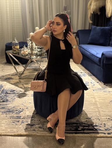 بوسي تتجه للألوان الداكنة مع اقتراب الشتاء في أحدث جلسة تصوير