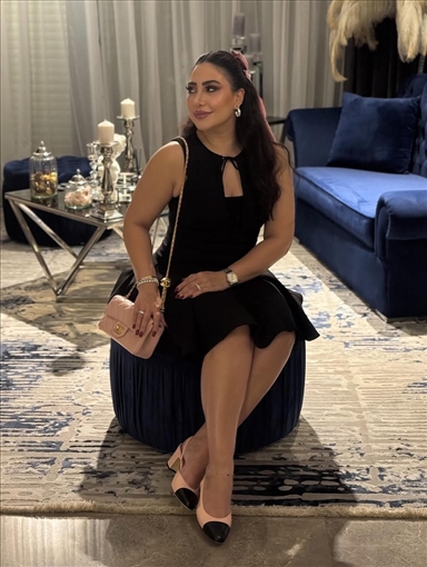 بوسي تتجه للألوان الداكنة مع اقتراب الشتاء في أحدث جلسة تصوير