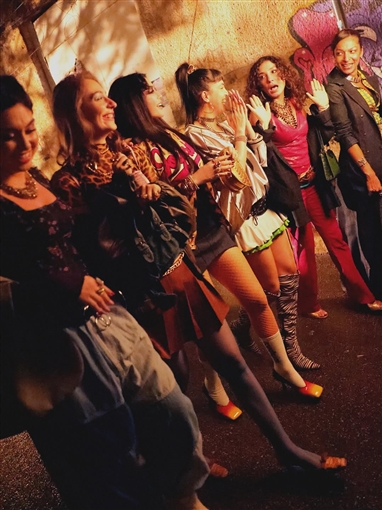 هيفاء وهبي تستعرض إطلالاتها المختلفة في كليب إحنا الشلة 