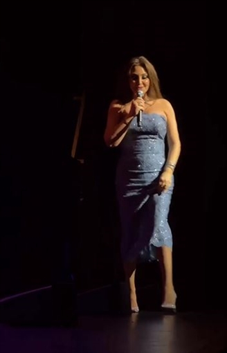  شرطة_الموضة: إليسا بفستان من الدانتيل في حفلها بدبي سعره 253 ألف جنيه