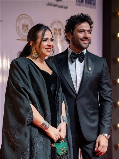 رسالة رومانسية من إيمي سمير غانم لحسن الرداد في عيد زواجهما: ربنا يطول في عمرك ويخليك لينا ... أنا من غيرك هكون في الكنافة