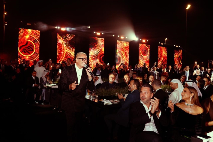 عمرو دياب يغني في أبو ظبي في حضور أحمد السقا ونيللي كريم وإيلي صعب