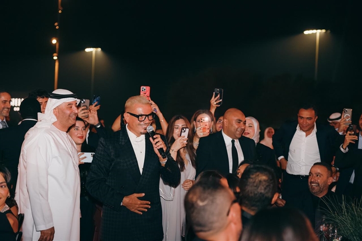 عمرو دياب يغني في أبو ظبي في حضور أحمد السقا ونيللي كريم وإيلي صعب