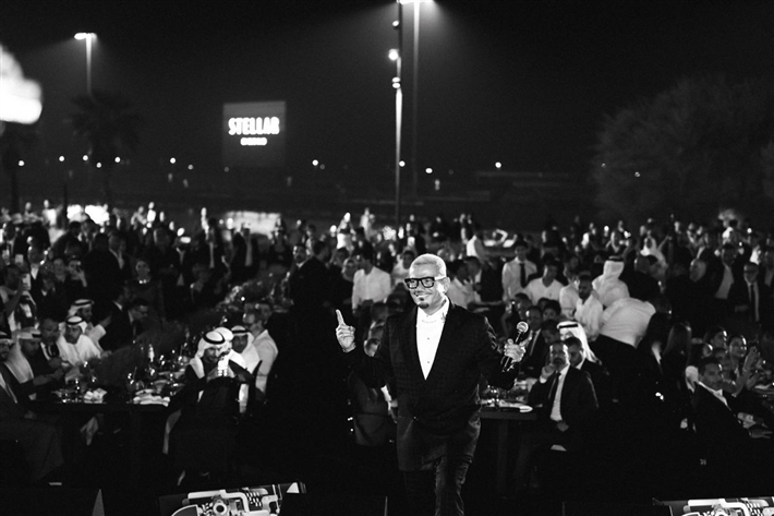 عمرو دياب يغني في أبو ظبي في حضور أحمد السقا ونيللي كريم وإيلي صعب