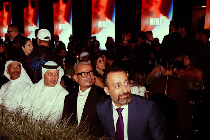 عمرو دياب يغني في أبو ظبي في حضور أحمد السقا ونيللي كريم وإيلي صعب