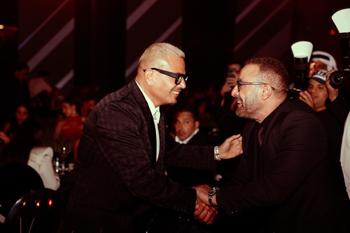 عمرو دياب يغني في أبو ظبي في حضور أحمد السقا ونيللي كريم وإيلي صعب