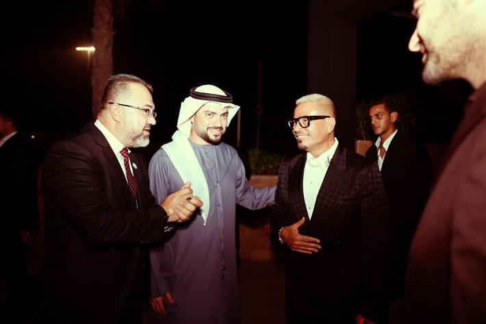 عمرو دياب يغني في أبو ظبي في حضور أحمد السقا ونيللي كريم وإيلي صعب