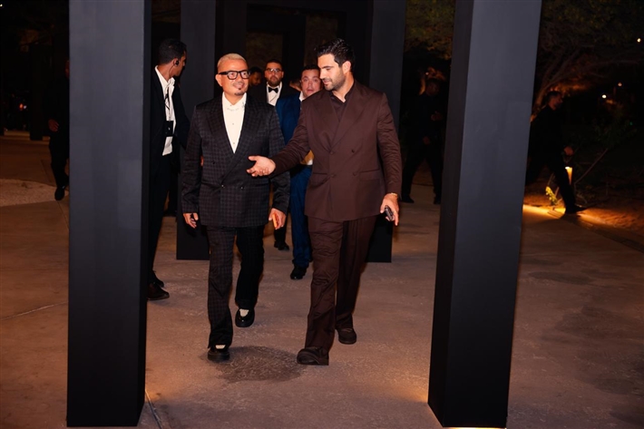 عمرو دياب يغني في أبو ظبي في حضور أحمد السقا ونيللي كريم وإيلي صعب