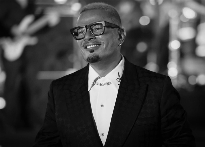 عمرو دياب يغني في أبو ظبي في حضور أحمد السقا ونيللي كريم وإيلي صعب