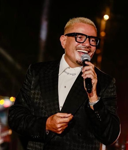 عمرو دياب يغني في أبو ظبي في حضور أحمد السقا ونيللي كريم وإيلي صعب