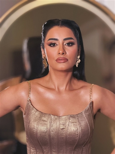 نانسي صلاح تؤدي مشهدا تمثيليا خلال العرض الخاص لفيلم قصر الباشا 