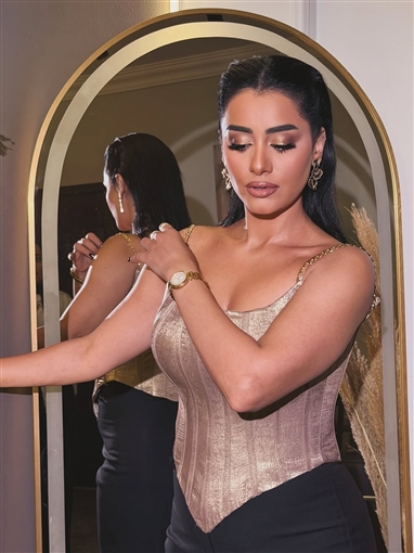 نانسي صلاح تؤدي مشهدا تمثيليا خلال العرض الخاص لفيلم قصر الباشا 