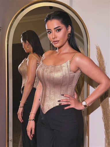 نانسي صلاح تؤدي مشهدا تمثيليا خلال العرض الخاص لفيلم قصر الباشا 