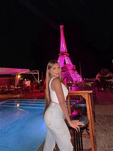 سارة سلامة بإطلالة تجمع بين الجرأة والإستايل الشبابي في أحدث جلسة تصوير