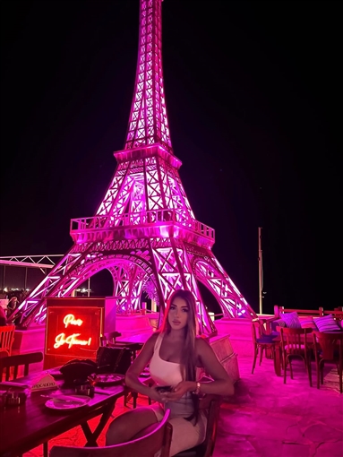 سارة سلامة بإطلالة تجمع بين الجرأة والإستايل الشبابي في أحدث جلسة تصوير