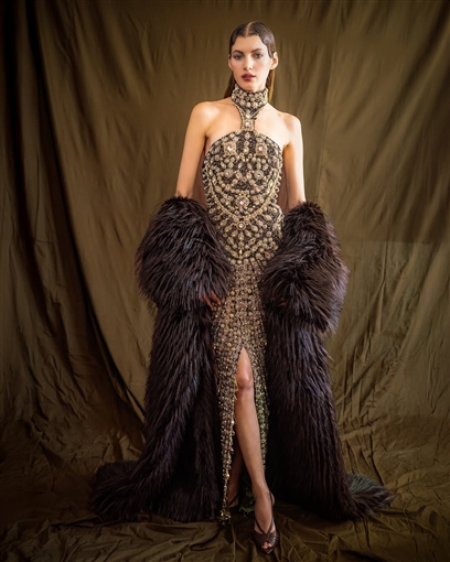  شرطة_الموضة: أنغام بفستان مطرز بالكامل في حفلها بموسم الرياض ... أجرت عليه هذا التعديل