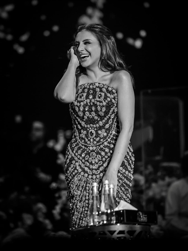  شرطة_الموضة: أنغام بفستان مطرز بالكامل في حفلها بموسم الرياض ... أجرت عليه هذا التعديل