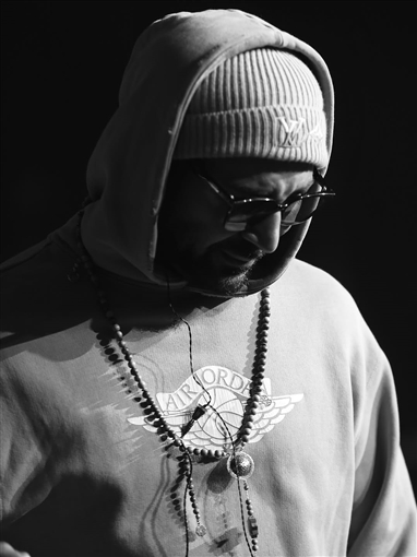 أحمد سعد يضع اللمسات الأخيرة على برنامج حفله في باريس الليلة