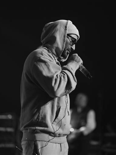 أحمد سعد يضع اللمسات الأخيرة على برنامج حفله في باريس الليلة