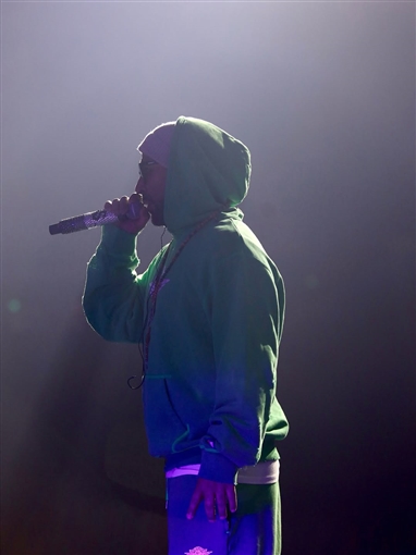 أحمد سعد يضع اللمسات الأخيرة على برنامج حفله في باريس الليلة