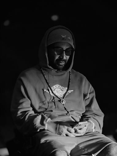 أحمد سعد يضع اللمسات الأخيرة على برنامج حفله في باريس الليلة