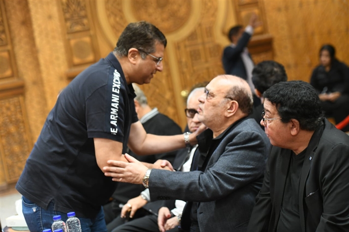 محمد هنيدي وبيومي فؤاد وأحمد السبكي أول حضور عزاء الراحل أحمد عبد الله