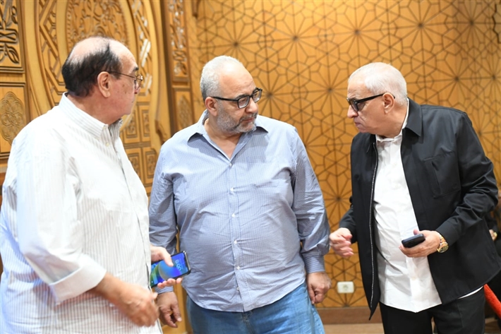 محمد هنيدي وبيومي فؤاد وأحمد السبكي أول حضور عزاء الراحل أحمد عبد الله