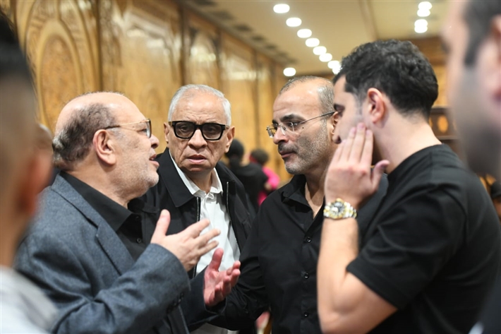 محمد رمضان وهاني رمزي وأحمد خالد صالح وأحمد فهيم في عزاء أحمد عبد الله
