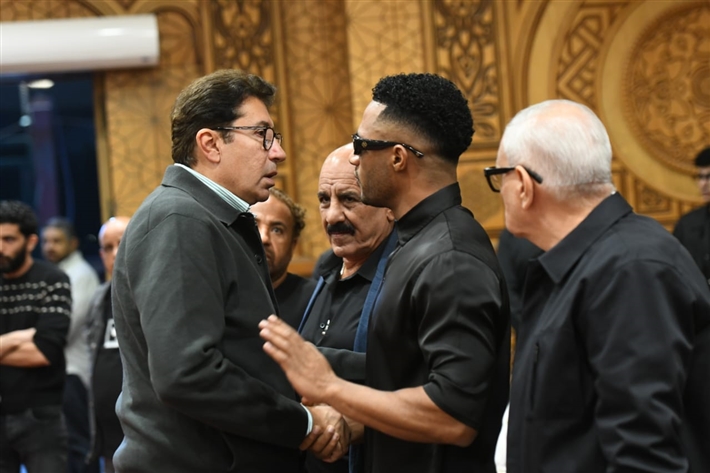 محمد رمضان وهاني رمزي وأحمد خالد صالح وأحمد فهيم في عزاء أحمد عبد الله