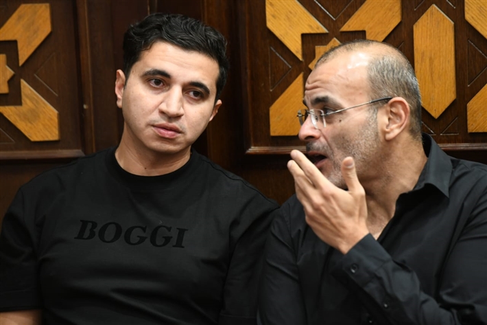 محمد رمضان وهاني رمزي وأحمد خالد صالح وأحمد فهيم في عزاء أحمد عبد الله