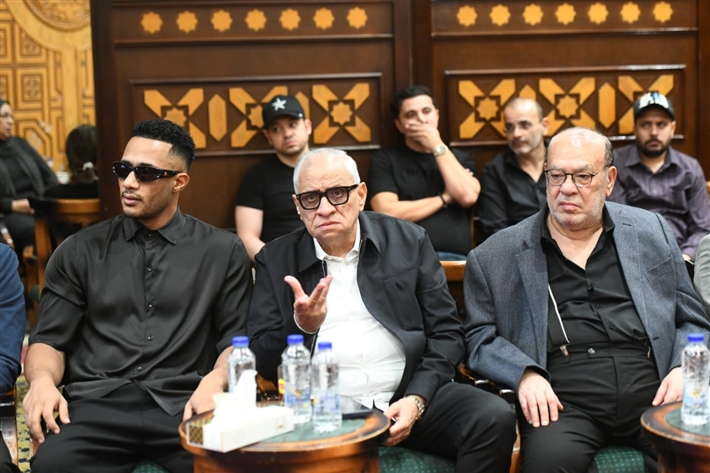 محمد رمضان وهاني رمزي وأحمد خالد صالح وأحمد فهيم في عزاء أحمد عبد الله