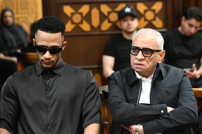 محمد رمضان وهاني رمزي وأحمد خالد صالح وأحمد فهيم في عزاء أحمد عبد الله