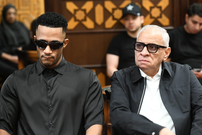 محمد رمضان وهاني رمزي وأحمد خالد صالح وأحمد فهيم في عزاء أحمد عبد الله