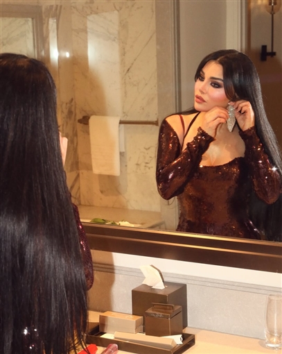 هيفاء وهبي تتألق في حفل جماهيري كامل العدد بالأردن بفستان أحمر لامع