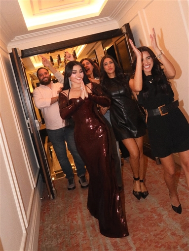 هيفاء وهبي تتألق في حفل جماهيري كامل العدد بالأردن بفستان أحمر لامع