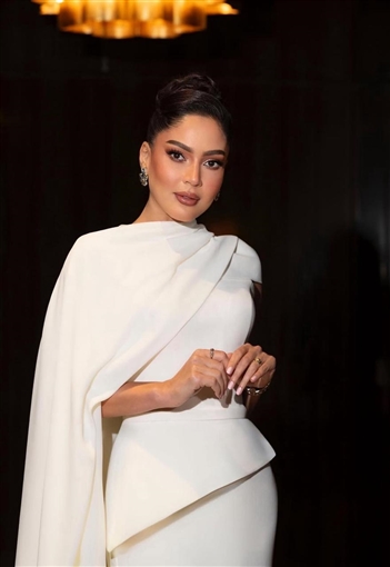 تفاصيل إطلالة ندى موسى في معرض أنا عربية ... تصميم أيمن لحموني وتنسيق إيهاب العادلي