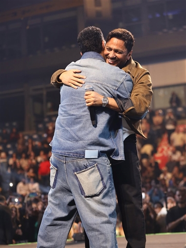 أحمد سعد وتامر حسني يشعلان حماس جمهور حفلهما في ألمانيا