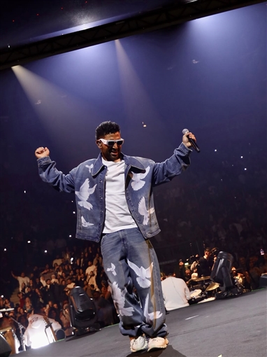 أحمد سعد وتامر حسني يشعلان حماس جمهور حفلهما في ألمانيا