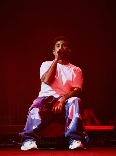 أحمد سعد وتامر حسني يشعلان حماس جمهور حفلهما في ألمانيا