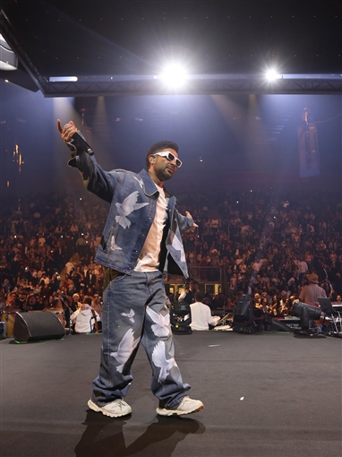 أحمد سعد وتامر حسني يشعلان حماس جمهور حفلهما في ألمانيا