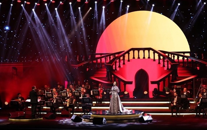 مي فاروق تتألق في الكويت في حفل مهرجان ليلة عمر 