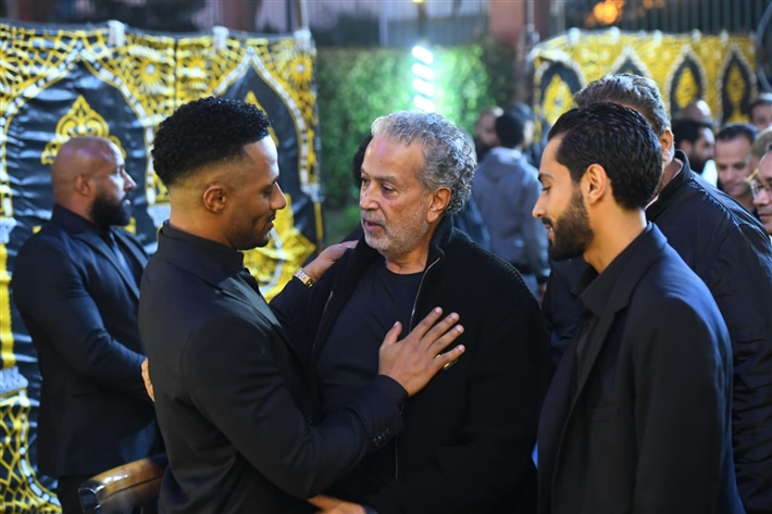 محمد سعد وعمرو سعد وميرفت أمين من بينهم ... نجوم الفن يقدمون واجب العزاء لمحمد رمضان في وفاة والده