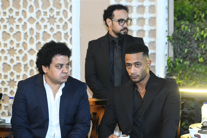 محمد سعد وعمرو سعد وميرفت أمين من بينهم ... نجوم الفن يقدمون واجب العزاء لمحمد رمضان في وفاة والده