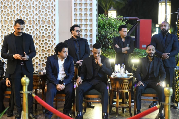 محمد سعد وعمرو سعد وميرفت أمين من بينهم ... نجوم الفن يقدمون واجب العزاء لمحمد رمضان في وفاة والده
