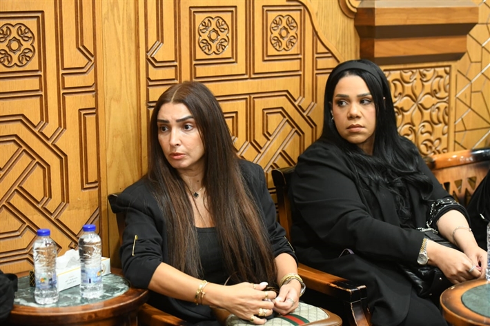 محمد سعد وعمرو سعد وميرفت أمين من بينهم ... نجوم الفن يقدمون واجب العزاء لمحمد رمضان في وفاة والده