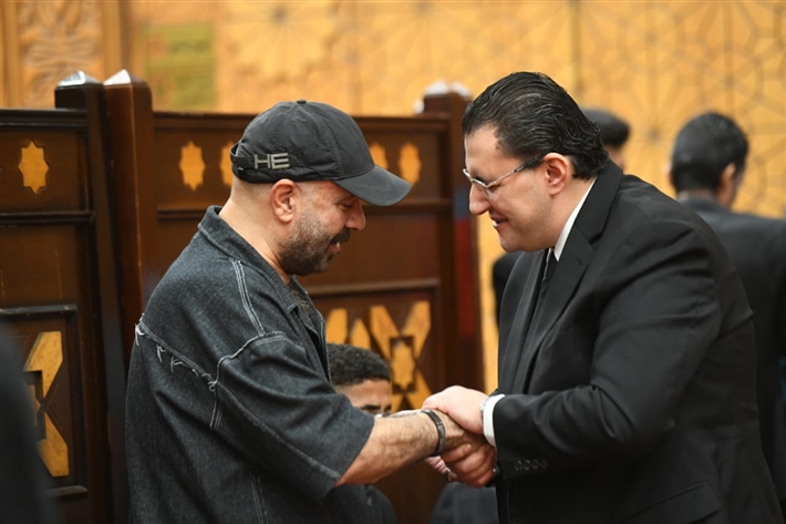 محمد سعد وعمرو سعد وميرفت أمين من بينهم ... نجوم الفن يقدمون واجب العزاء لمحمد رمضان في وفاة والده
