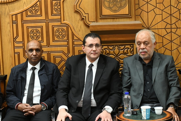 محمد سعد وعمرو سعد وميرفت أمين من بينهم ... نجوم الفن يقدمون واجب العزاء لمحمد رمضان في وفاة والده